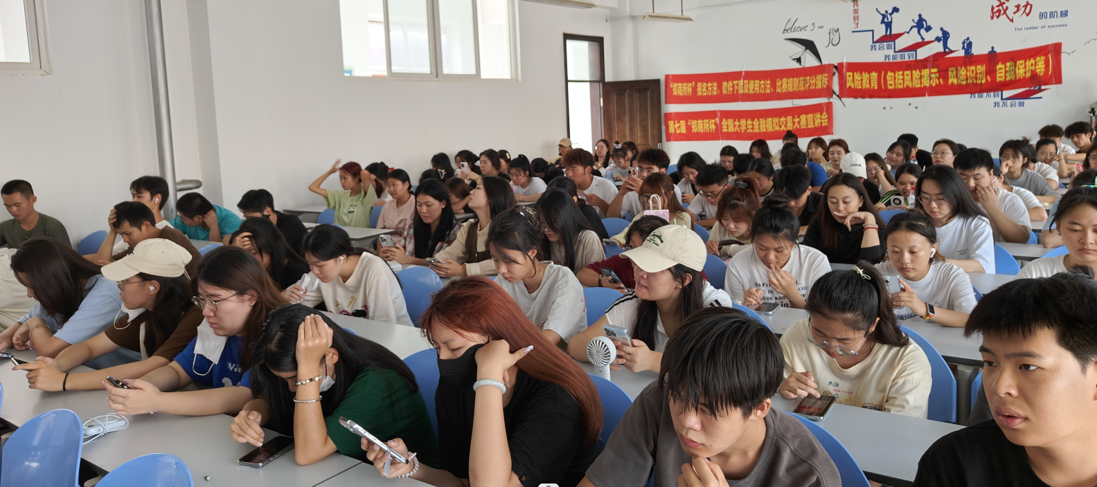 “期貨知識進校園”暨第七屆“鄭商所杯”全國大學生金融模擬交易大賽宣講會新聞稿 “期貨知識進校園”暨第七屆“鄭商所杯”全國大學生金融模擬交易大賽宣講會新聞稿